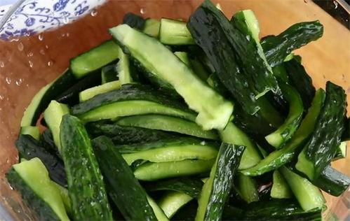 秋刀姨爆料吃瓜热门吃瓜,揭秘热门吃瓜事件背后的真相