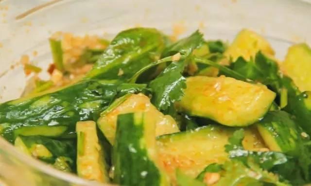 秋刀姨爆料吃瓜热门吃瓜,揭秘热门吃瓜事件背后的真相