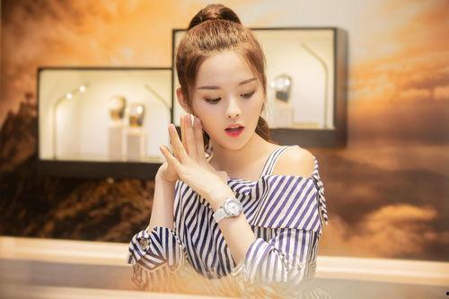 明星网红吃辣粽,明星网红挑战吃辣粽，舌尖上的刺激对决