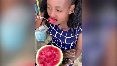 吃瓜黑妹,网络红人的崛起与影响力