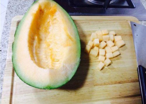 周黑鸭和哈密瓜一起吃,甜蜜碰撞，味蕾盛宴