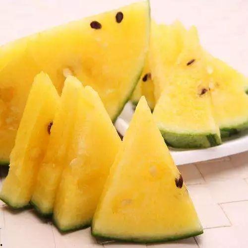 瓜里面是黑怎么吃,揭秘瓜内黑籽的妙用与美味