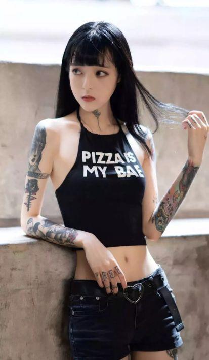 吃瓜爆料抖音网红纹身女,揭秘纹身背后的故事与争议