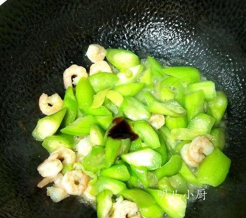 黑小柔吃瓜,揭秘娱乐圈幕后真相