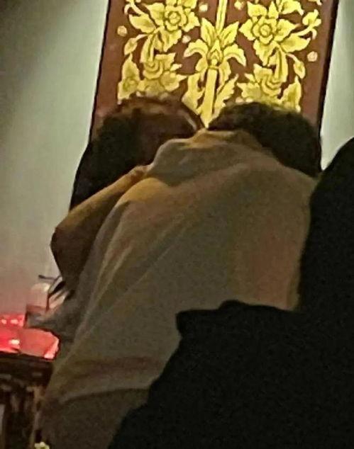 近期热门吃瓜事件酒吧视频,近期热门吃瓜事件幕后真相