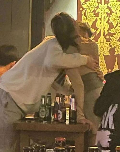 近期热门吃瓜事件酒吧视频,近期热门吃瓜事件幕后真相