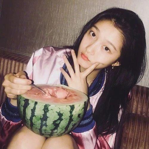 热门吃瓜女,揭秘热门吃瓜女生的幕后故事