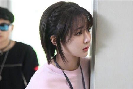 流行密码明星网红设计,揭秘明星网红的时尚影响力