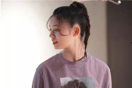 流行密码明星网红设计,揭秘明星网红的时尚影响力