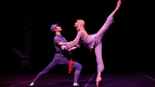 明星网红简易舞蹈图片,跟随明星步伐，轻松学会热门舞步